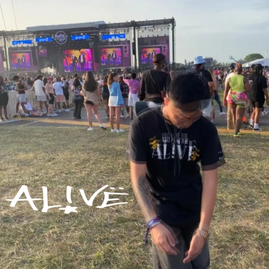 "WHAT A TIME TO BE AL!VE" CLASSIC TSHIRT